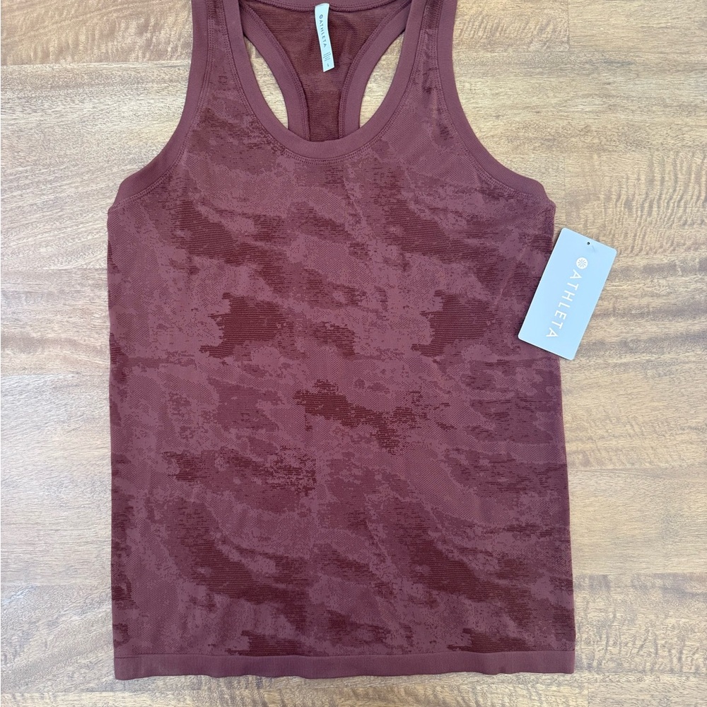 Athleta Momentum Camo Tank NWT large (Bundle 2+ items for 20% off)